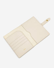 Load image into Gallery viewer, Quinn Passport - Ivory  Croc
